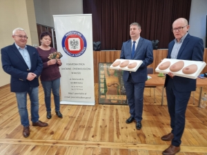 obrazek w{ko|enie dotyczące profilaktyki raka piersi pt. „Co kryją Twoje piersi”. wiecej